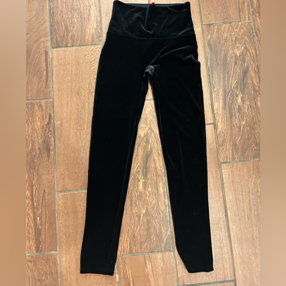 SPANX Pants - Spanx size M velvet leggings